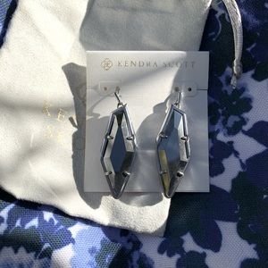 Kendra Scott Bexley hematite earrings in gunmetal.